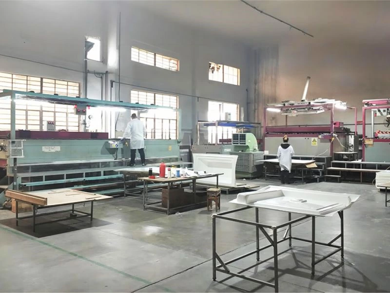 Thermoforming machine for acrylic bathtub