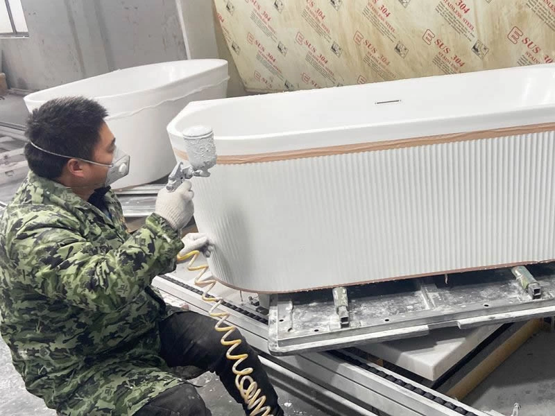 Painting process on the joint area of bathtub